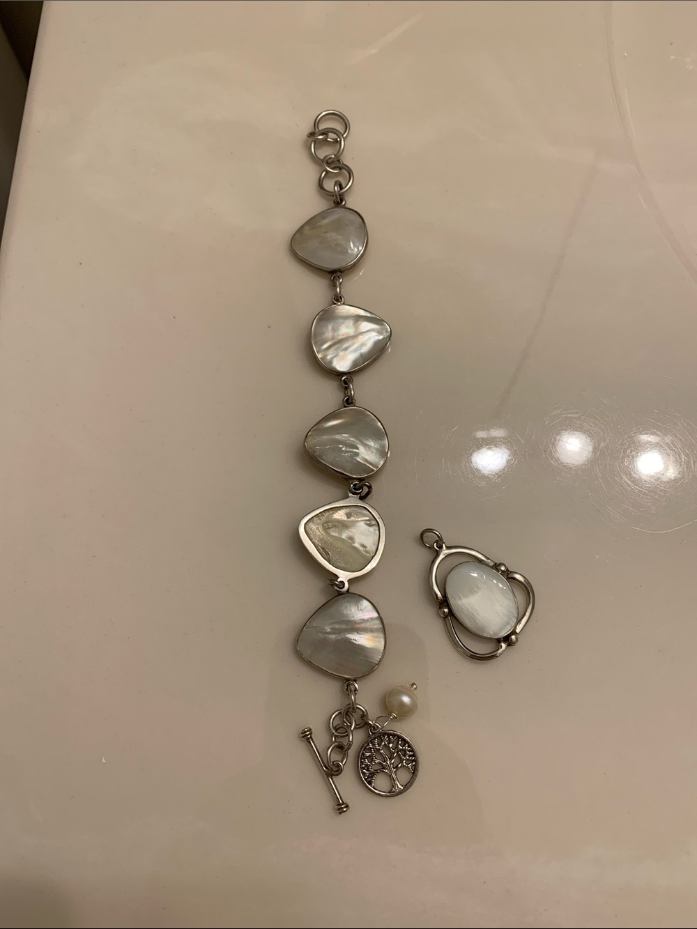 Set , bracelet shell 2 charms , fresh water pearl , pendant 950 silver.